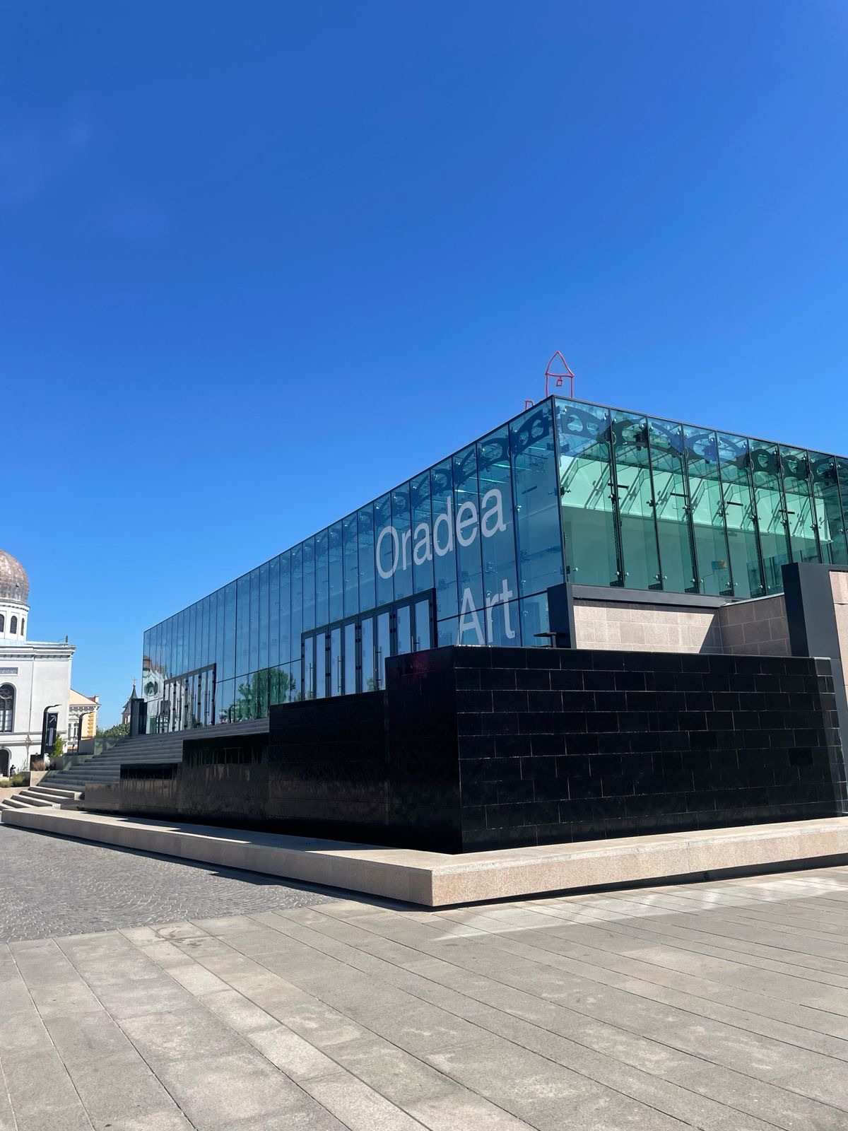 Oradea Art · moderni lasiarkkitehtuuri